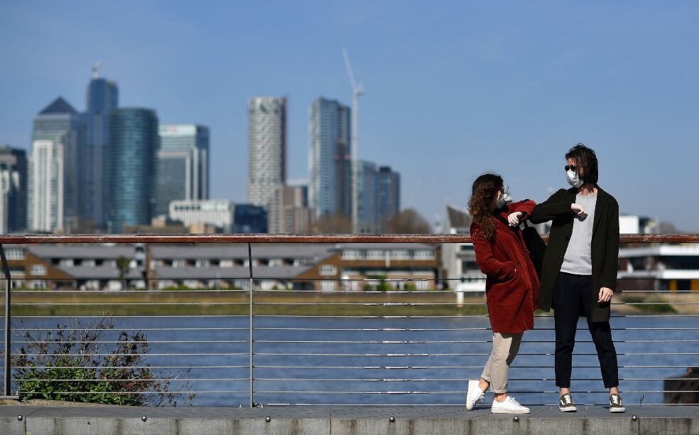 En Londres se impusieron nuevas medidas para intentar contener el avance del coronavirus.  / AFP