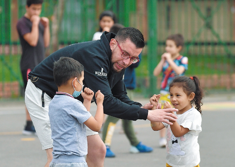 Escuela gratuita de artes marciales mixtas en la localidad de Fontibón