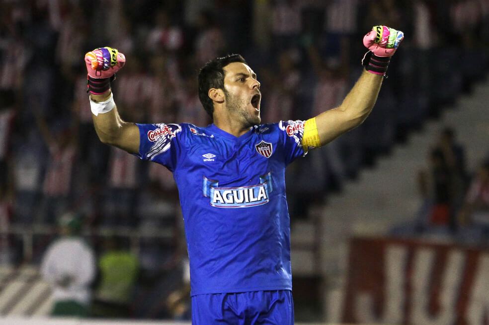Sebastián Viera vio por celular el nacimiento de su tercer hijo