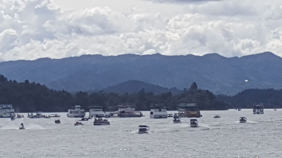 Emergencia en Guatapé por colapso de bote con 200 personas a bordo