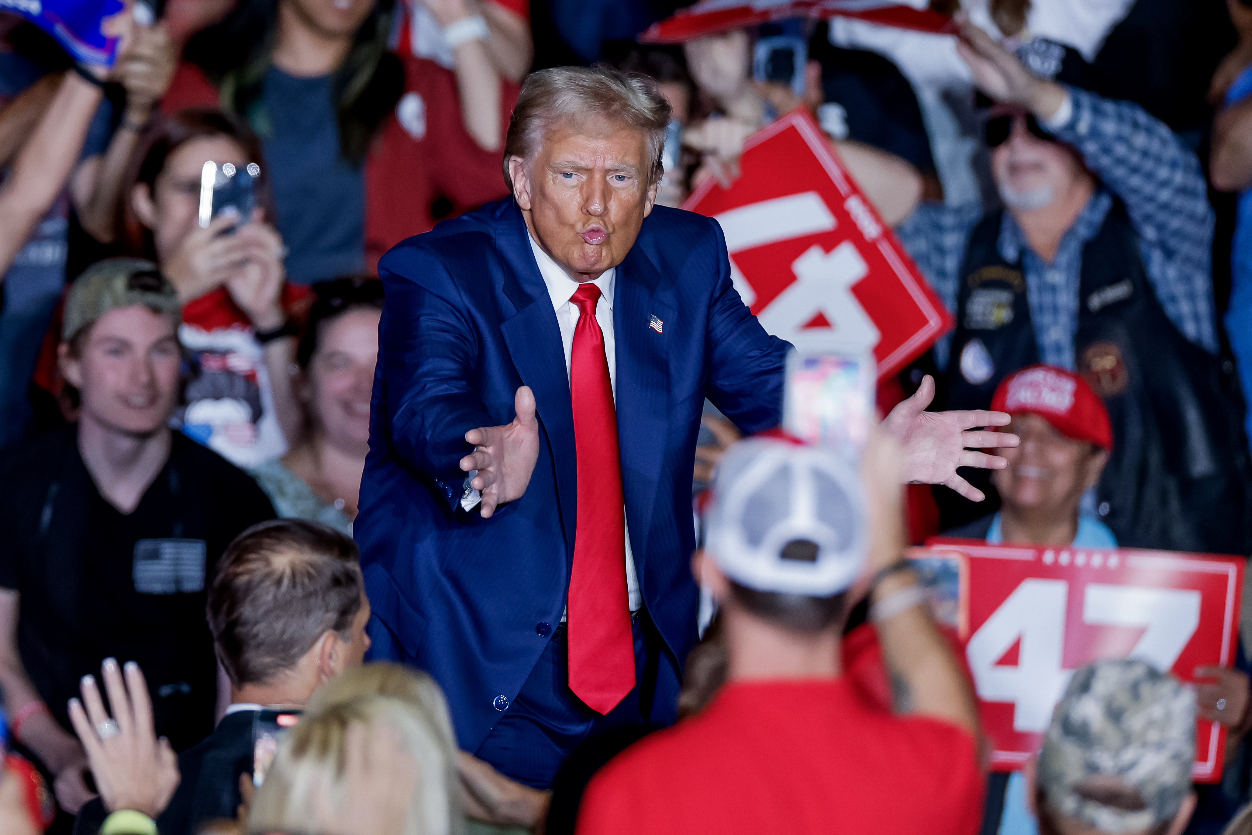 “Es profundamente preocupante que Trump invoque a Adolf Hitler”: Harris