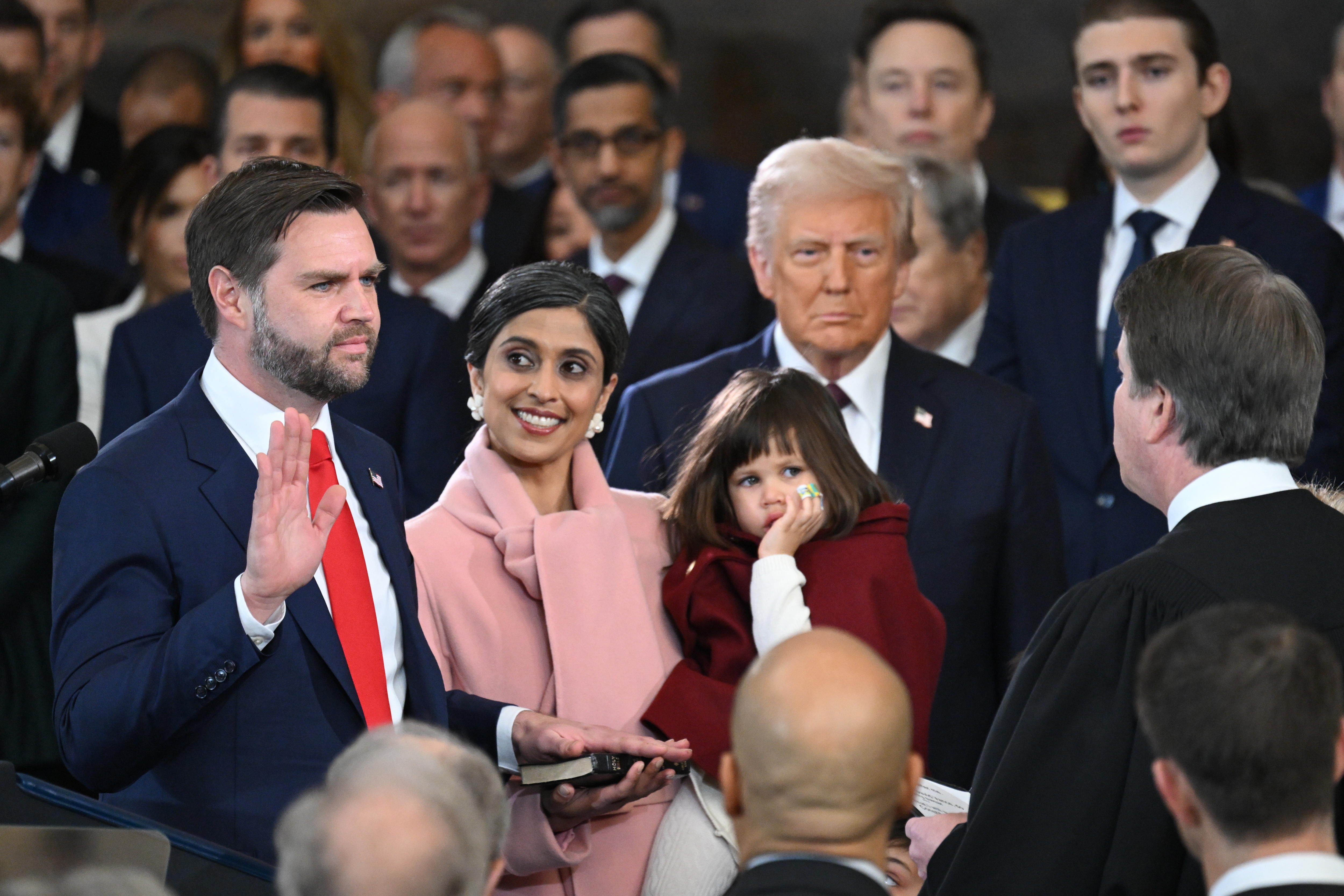 Washington (United States), 20/01/2025.- J.D. Vance is sworn in as the US Vice President in the US Capitol Rotunda in Washington, DC, USA, 20 January 2025. EFE/EPA/SAUL LOEB / POOL