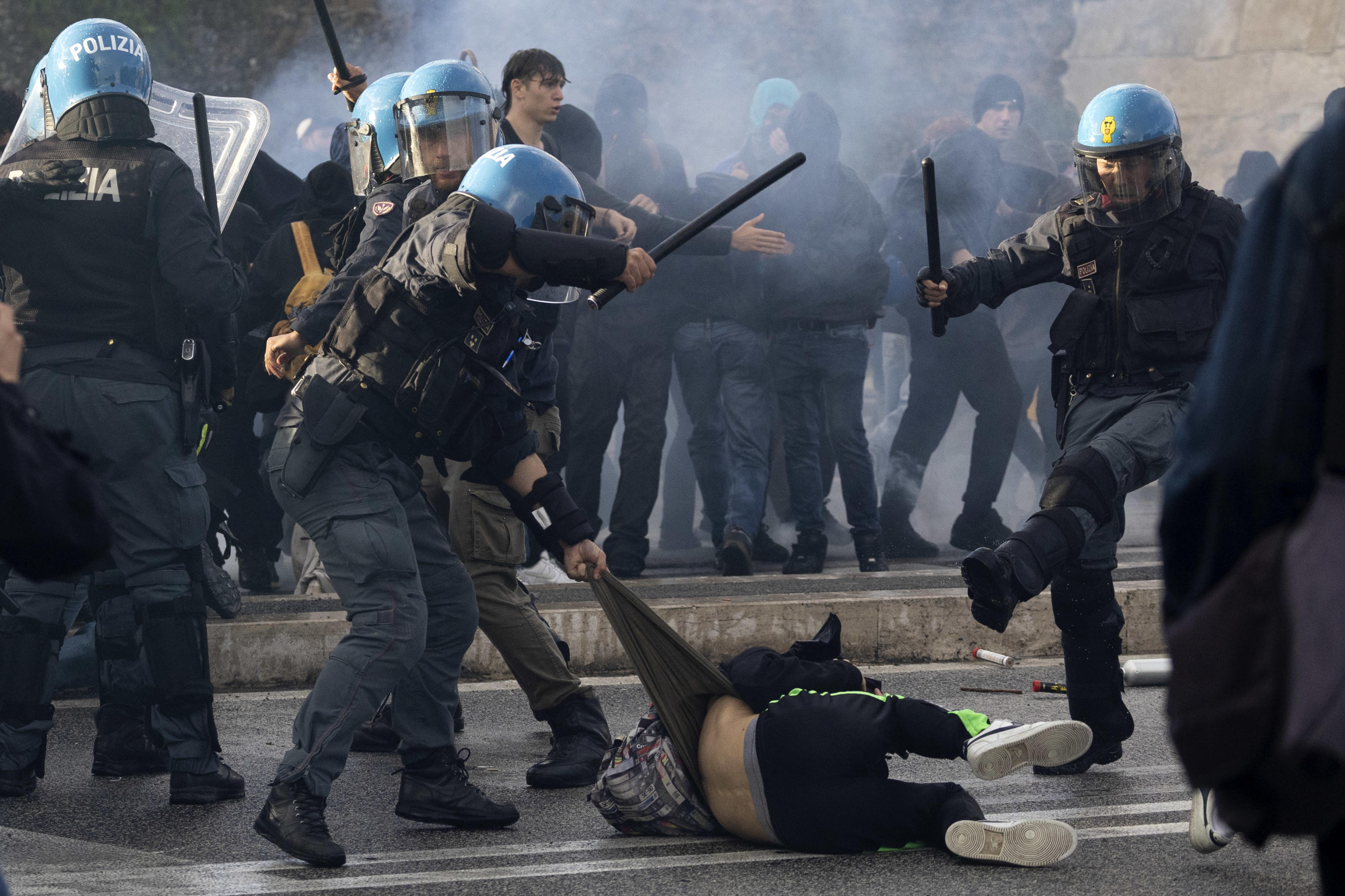 Organismo de derechos humanos de la UE acusó a la policía italiana de racismo