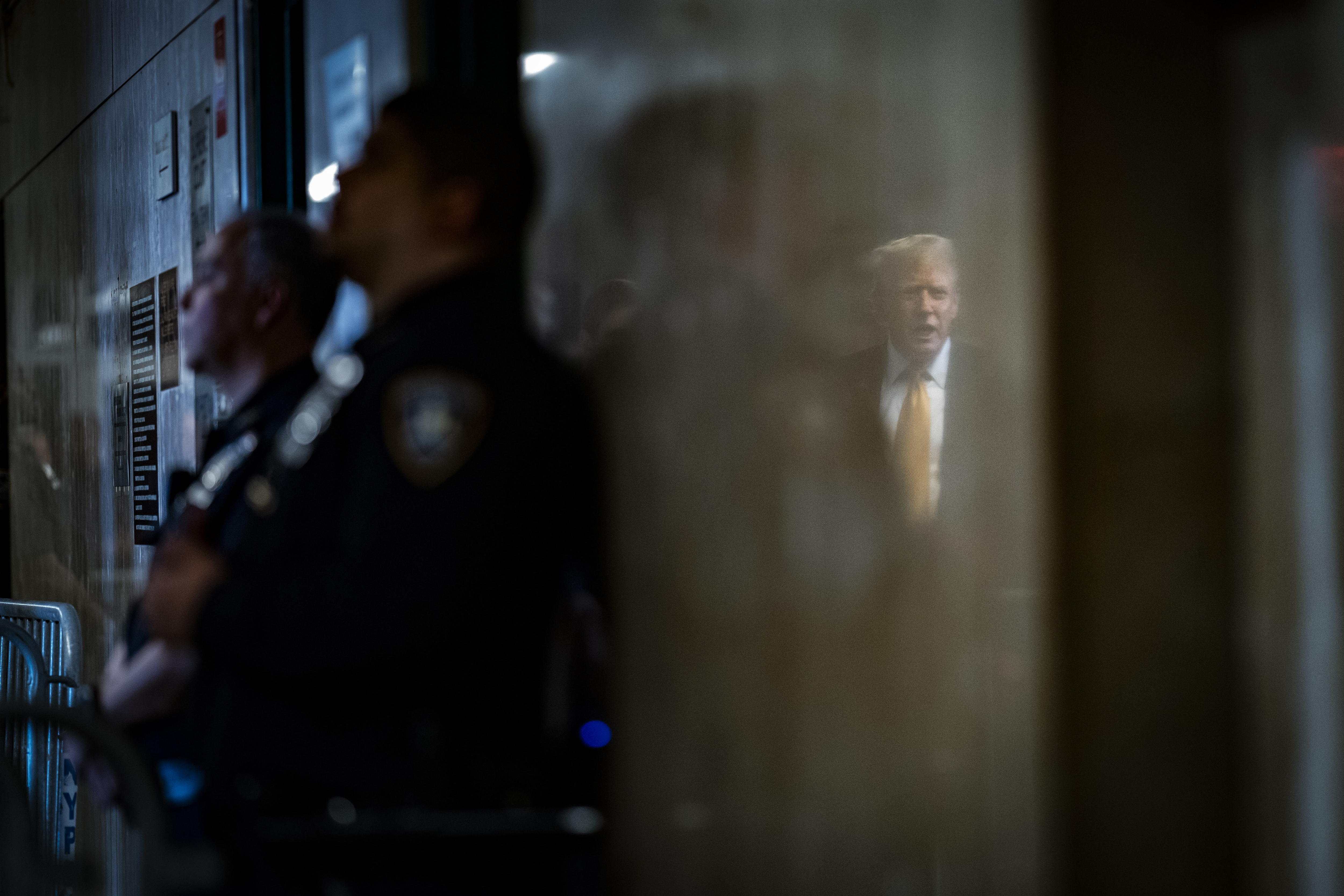 New York (United States), 29/05/2024.- Former President Donald Trump, (Reflection) speaks to reporters as jurors are released to begin deliberations for his criminal trial at the Manhattan Criminal Court in New York, NY, USA, 29 May 2024. Trump was charged with 34 counts of falsifying business records last year, which prosecutors say was an effort to hide a potential sex scandal, both before and after the 2016 presidential election. Trump is the first former U.S. president to face trial on criminal charges. (Nueva York) EFE/EPA/JABIN BOTSFORD / POOL