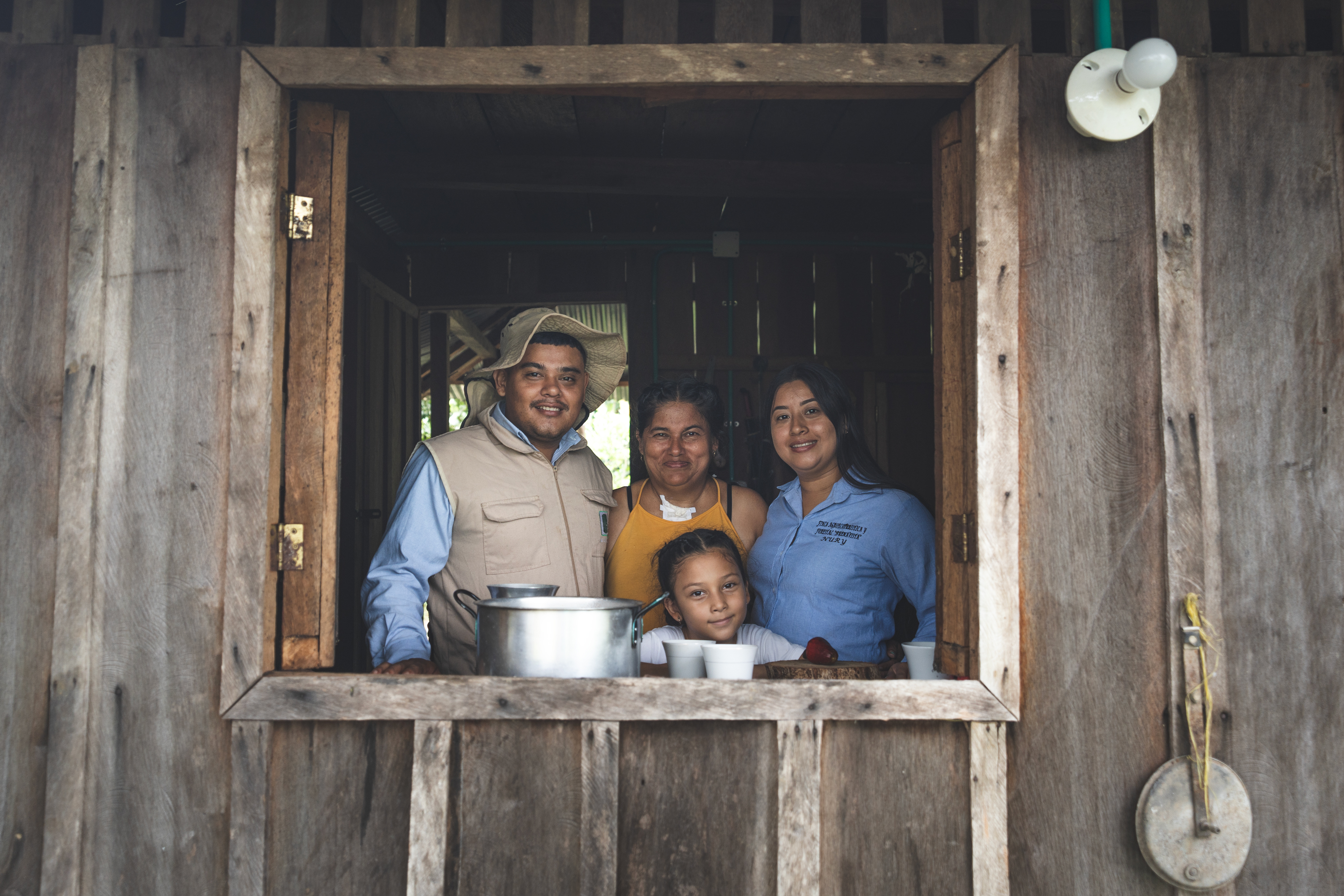 Esta familia se dedica a promover el turismo de conservación a través de caminatas pedagógicas y ecológicas en la Finca Buenavista.