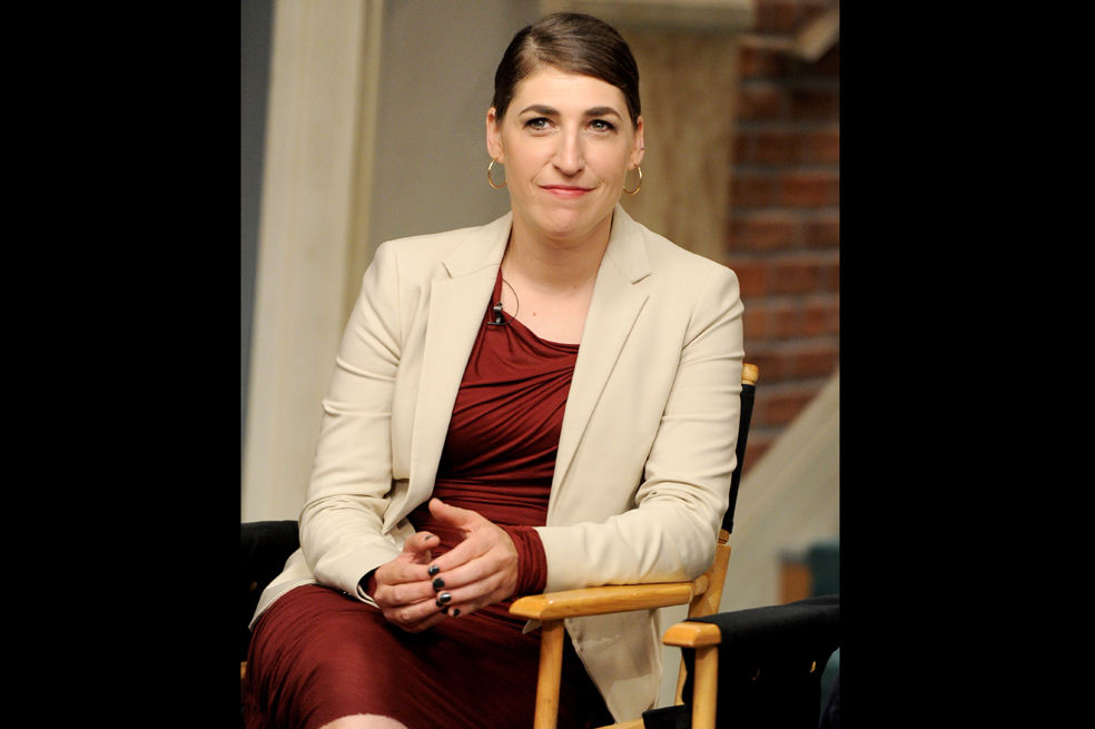 Así nos afectan los celulares, según Mayim Bialik, actriz de «The Big Bang Theory»