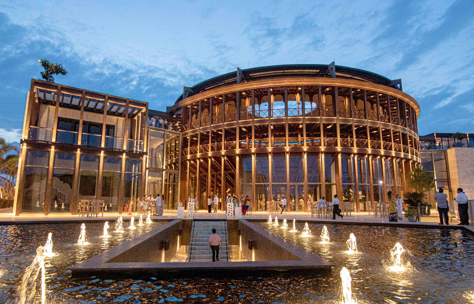 Explorando Cartagena: Circo Teatro y el encanto culinario de España