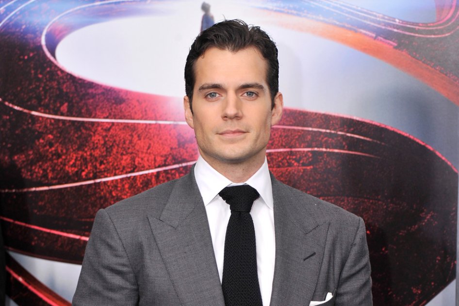 Superman deja su anonimato en «Hombre de Acero»