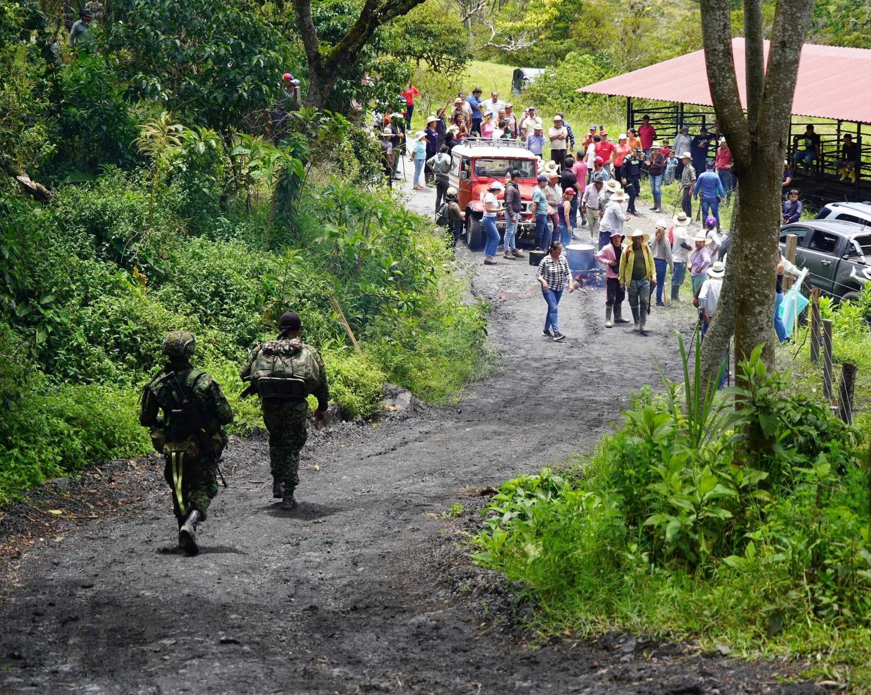 Por las irregularidades en esta mina, decenas de campesinos llevan 200 días protestando