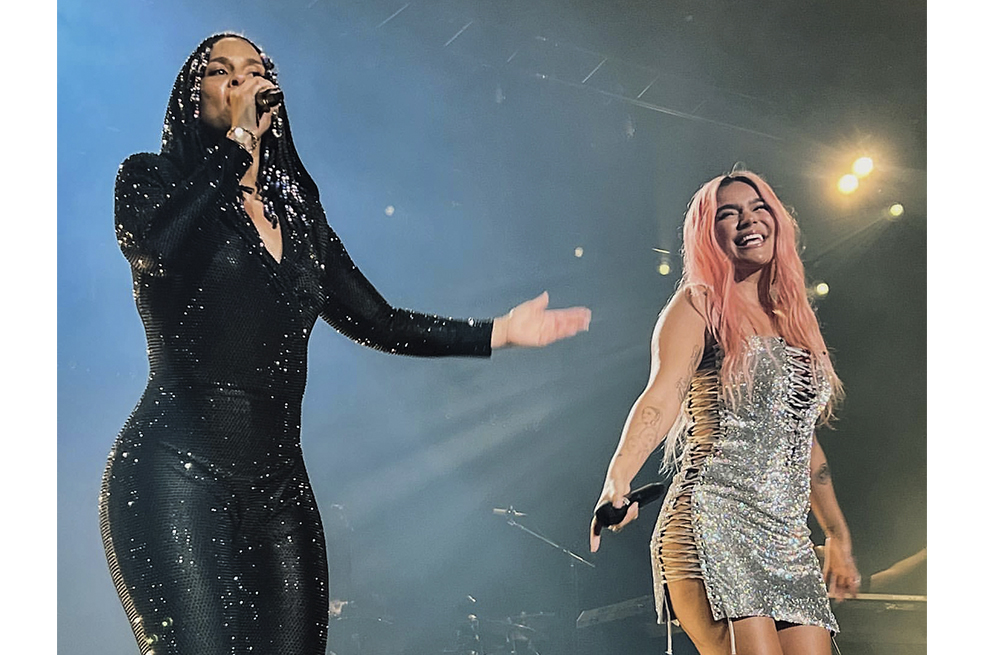 Alicia Keys y Karol G cantaron 'Mañana será bonito' y 'No One' en el concierto de la norteamericana en Bogotá.