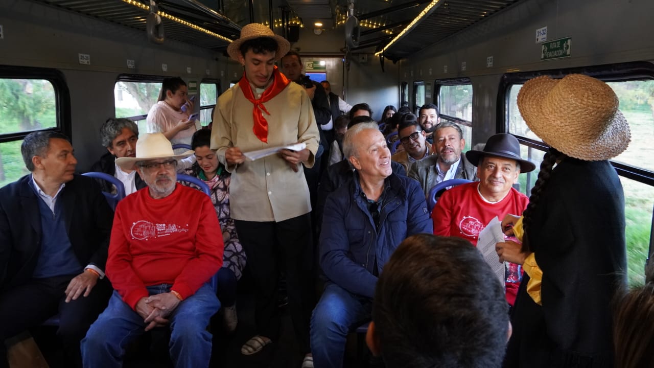 Los ministros de Comercio, Industria y Turismo, Germán Umaña Mendoza y de Transporte, William Camargo, participaron en la inauguración de la ruta turística navideña "Boyacá en tren".