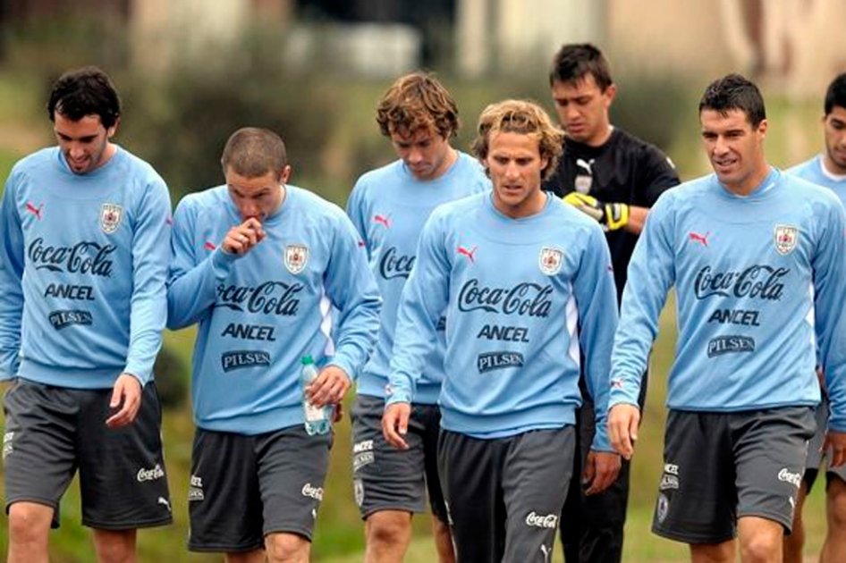Uruguay convocó a 26 jugadores para enfrentar a Perú y Colombia