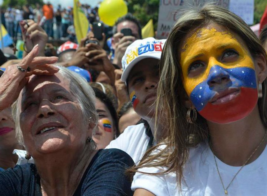 Oposición cree que abstención puede favorecerle en elecciones sin Chávez