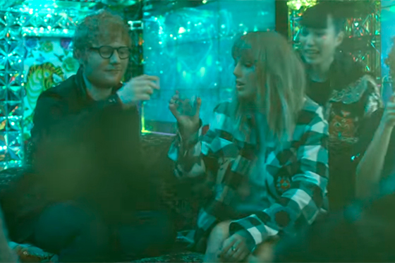 Los músicos Ed Sheeran y Taylor Swift.