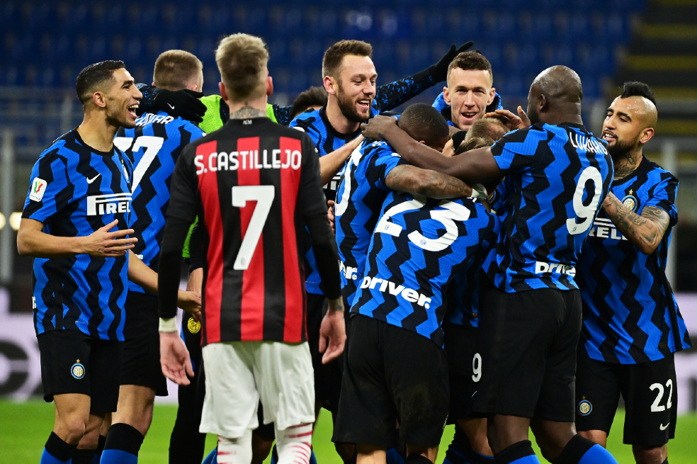Inter se quedó con el derbi y avanzó a semifinales de la Copa de Italia