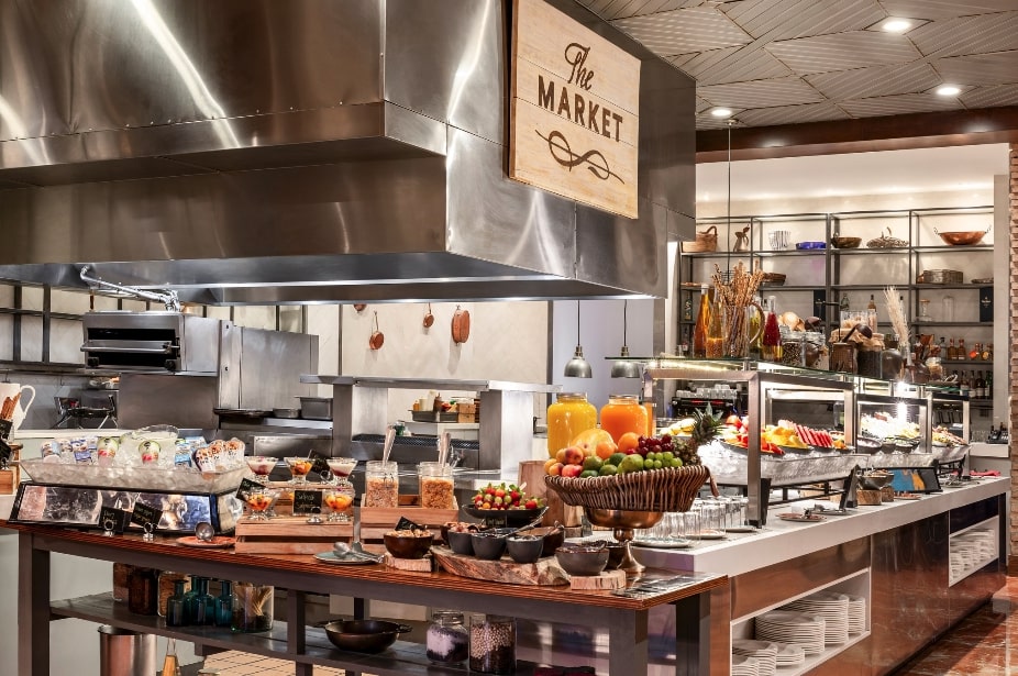 El JW Brunch no solo destaca por su oferta culinaria, sino también por su atmósfera elevada.