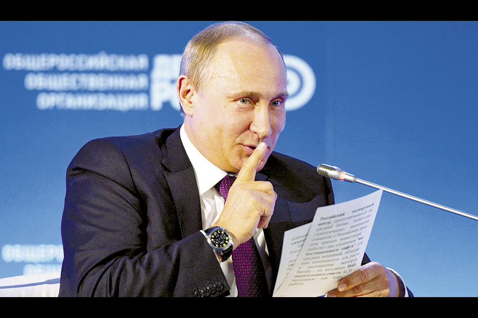 El presidente ruso, Vladimir Putin, criticó a EE.UU. por la intervención a la FIFA, de la que él es aliado. Aquí en un reciente foro de negocios en Rusia. / AFP