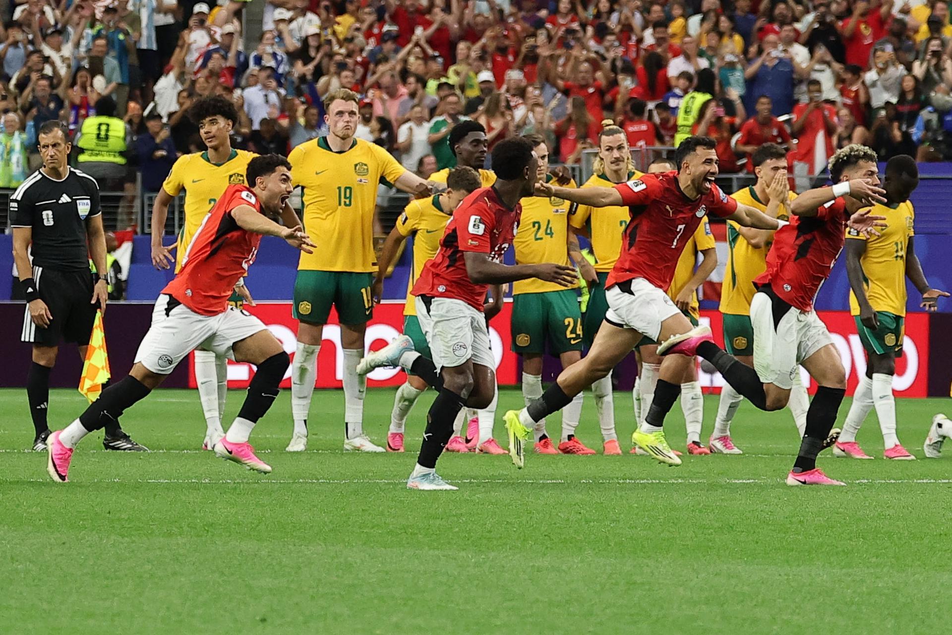Egipto tuvo que recurrir a los penales para clasificar a octavos de final del Mundial