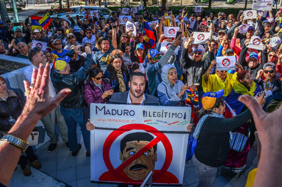 Así reaccionaron opositores y simpatizantes de Maduro tras la investidura presidencial