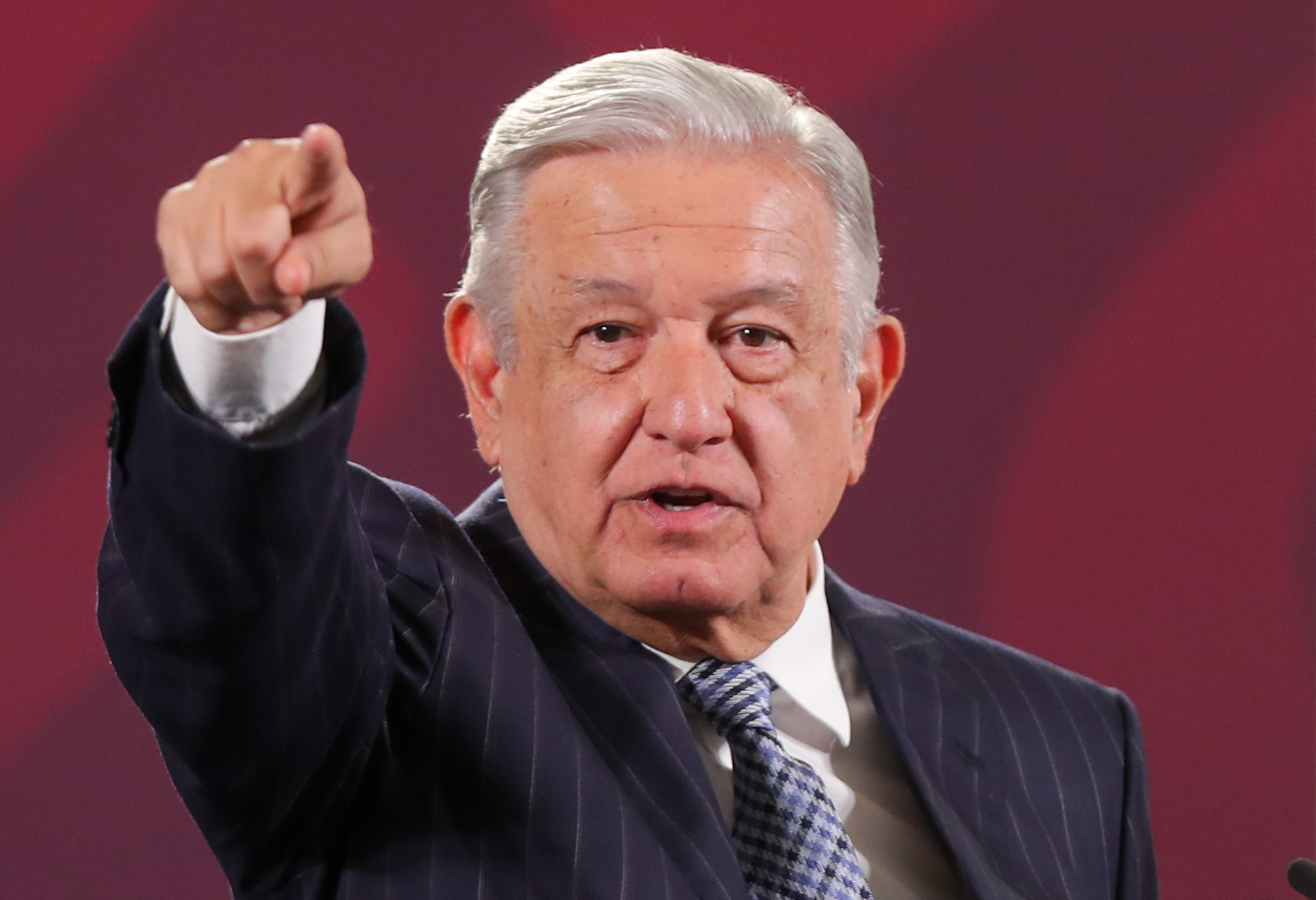 MEX5124. CIUDAD DE MÉXICO (MÉXICO), 15/05/2023.- El presidente de México, Andrés Manuel López Obrador, participa  hoy, durante su conferencia de prensa matutina en el Palacio Nacional de la Ciudad de México (México). Obrador, dijo este lunes que su gobierno busca que Guatemala indulte al exlíder guerrillero Julio César Macías López, alias César Montes, y darle asilo en México. EFE/Isaac Esquivel
