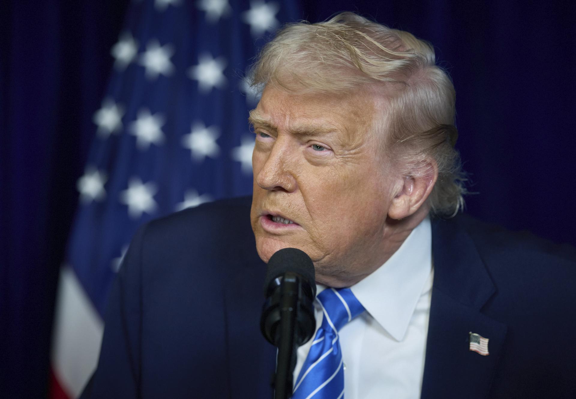 Palm Beach (United States), 28/12/2025.- A handout picture made available by the Presidential Press Service shows US President Donald Trump speaking during a joint press conference with Ukrainian President Volodymyr Zelensky (not pictured) in Palm Beach, Florida, USA, 28 December 2025. (Ucrania) EFE/EPA/PRESIDENTIAL PRESS SERVICE / HANDOUT HANDOUT EDITORIAL USE ONLY/NO SALESHANDOUT EDITORIAL USE ONLY/NO SALES