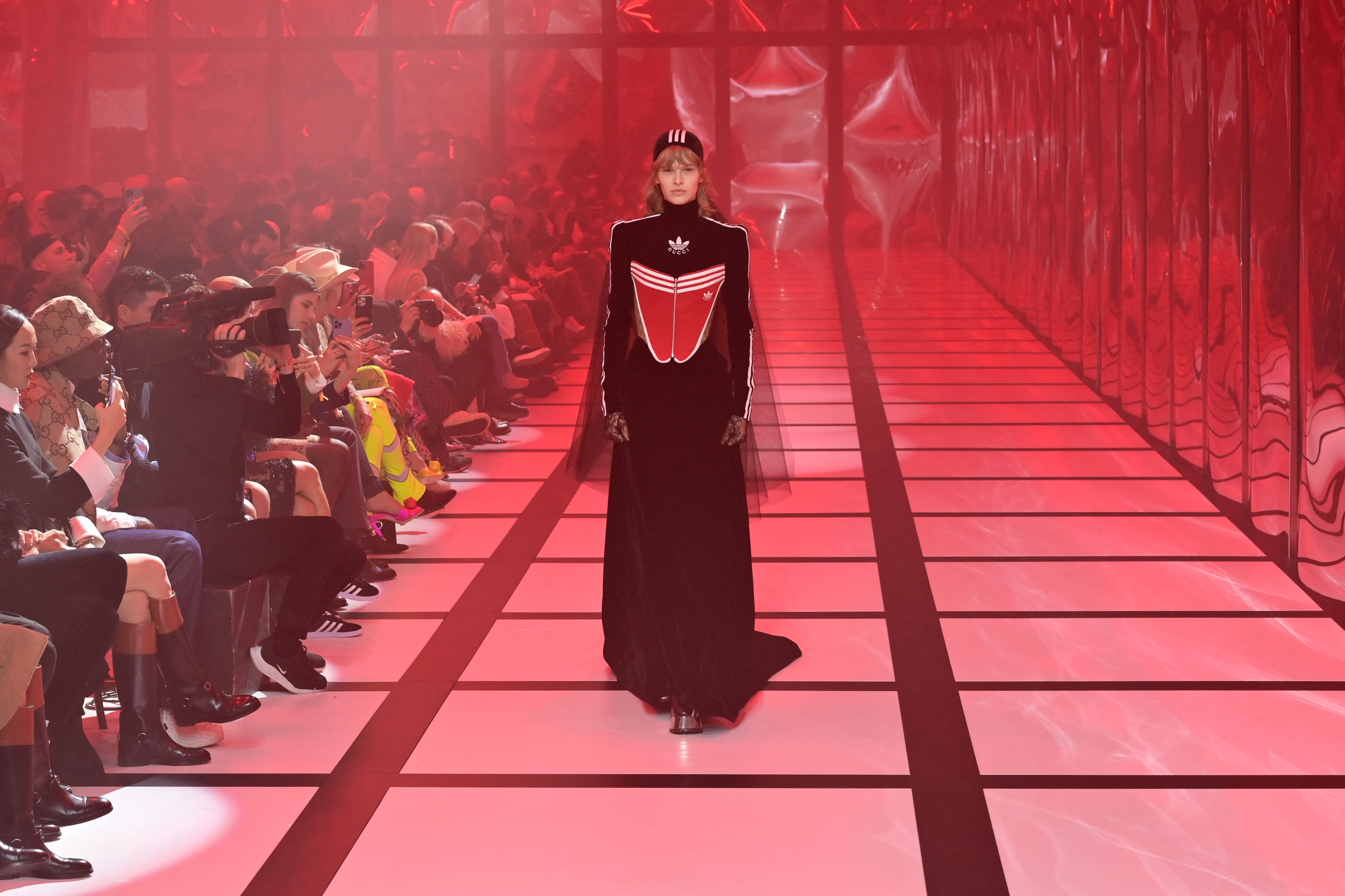 Gucci regresó a las pasarelas con una colección deportiva con Adidas
