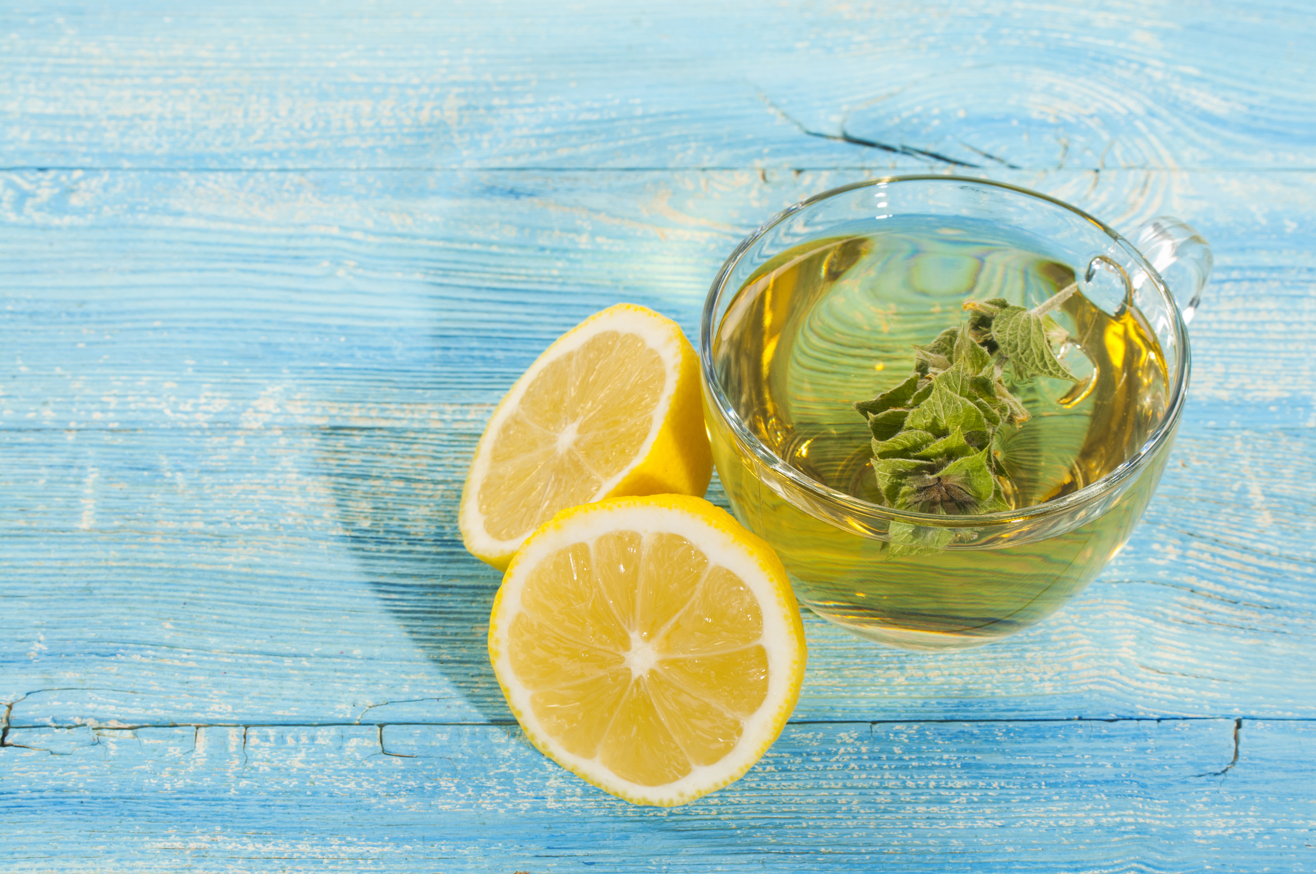 Té verde con limón, una opción refrescante para el paladar