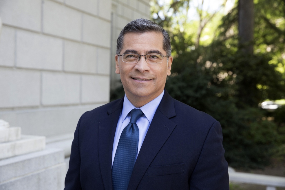 Xavier Becerra, el latino que Joe Biden eligió para combatir el coronavirus