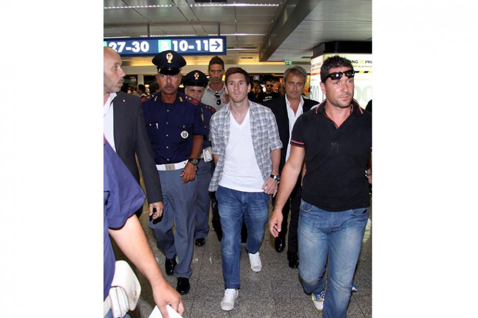 Messi llegó a Italia para partido homenaje al papa