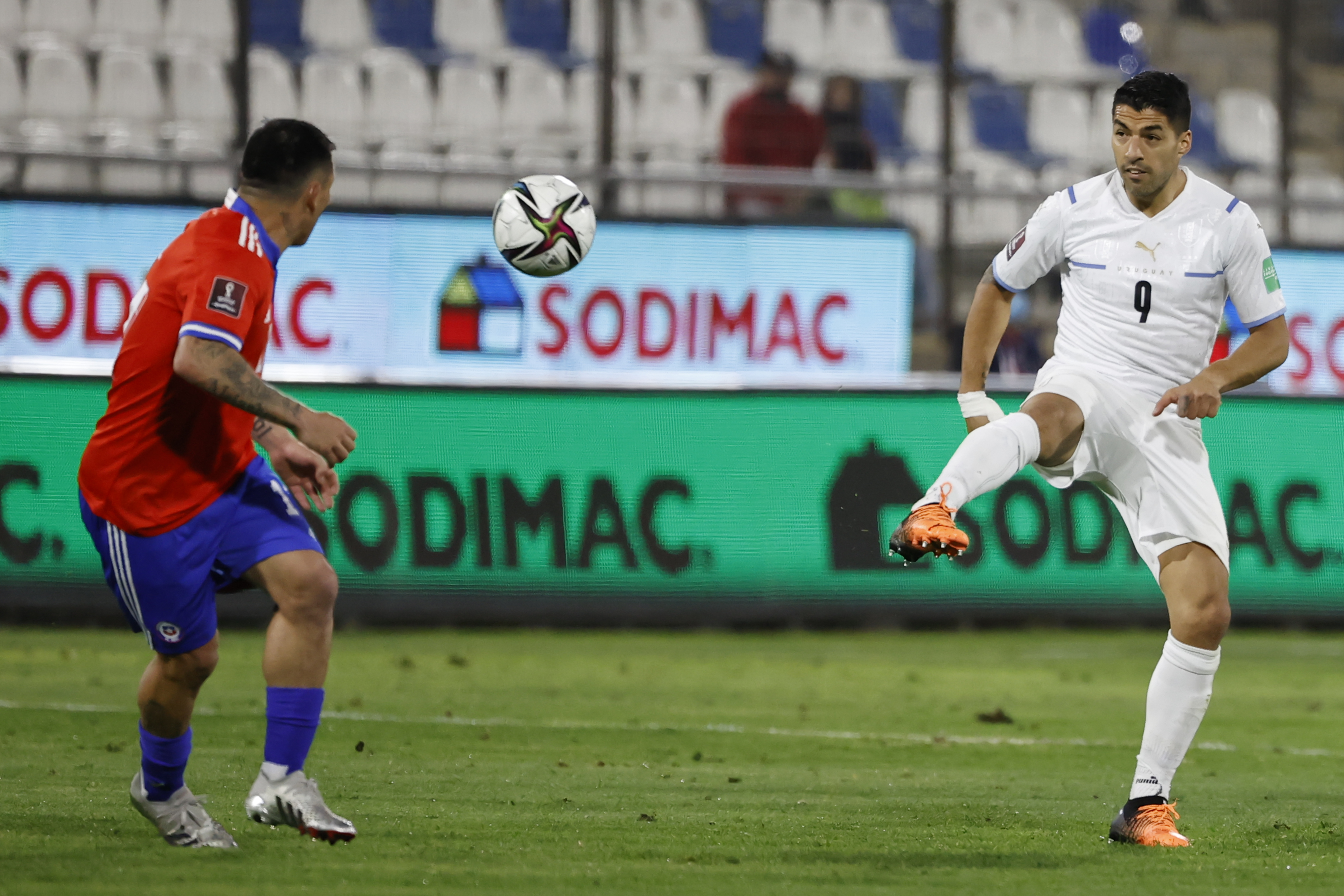 Uruguay reafirmó su buen momento y culminó las eliminatorias derrotando a Chile