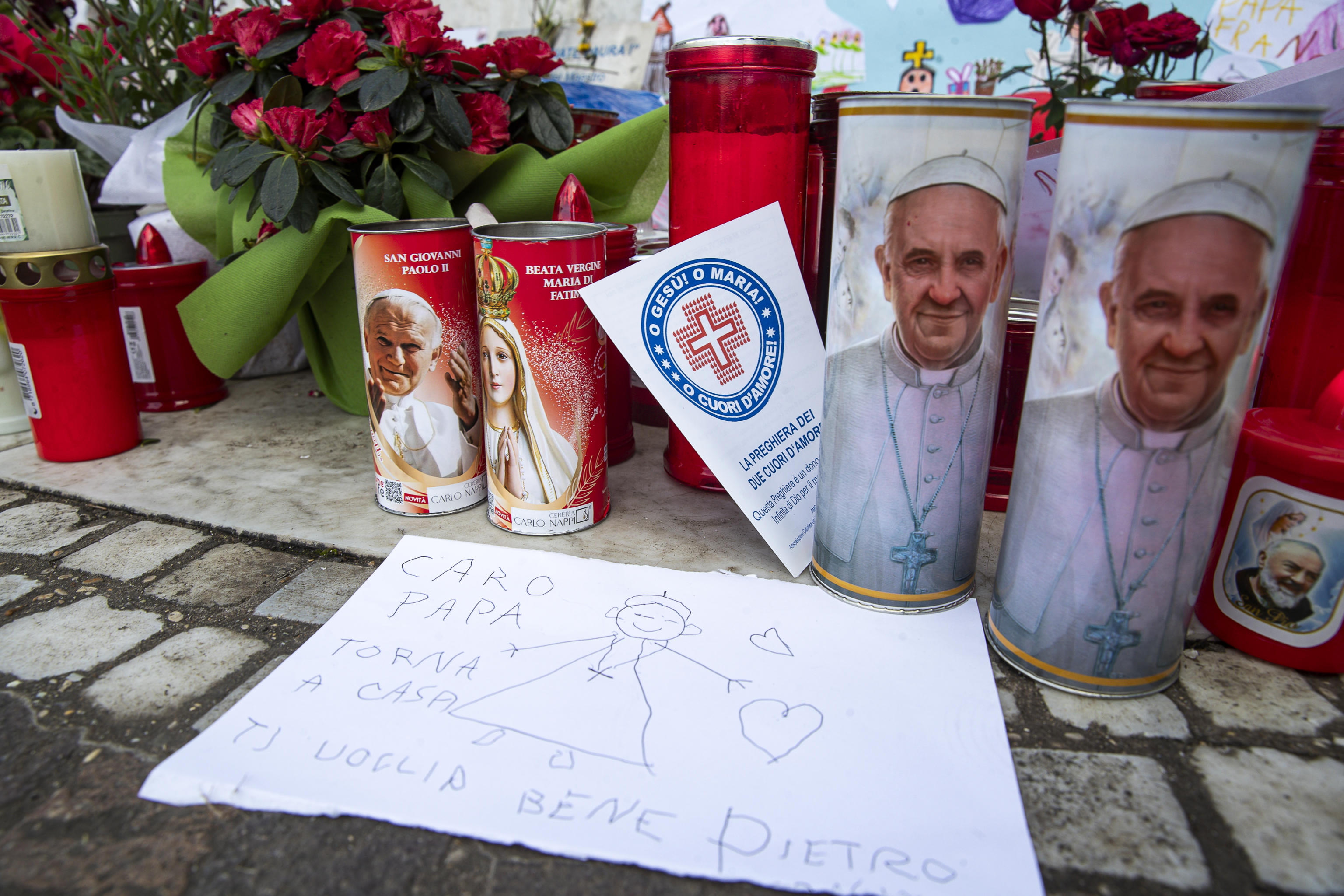 El papa, que salió de la fase crítica, no hará la misa del Miércoles de Ceniza