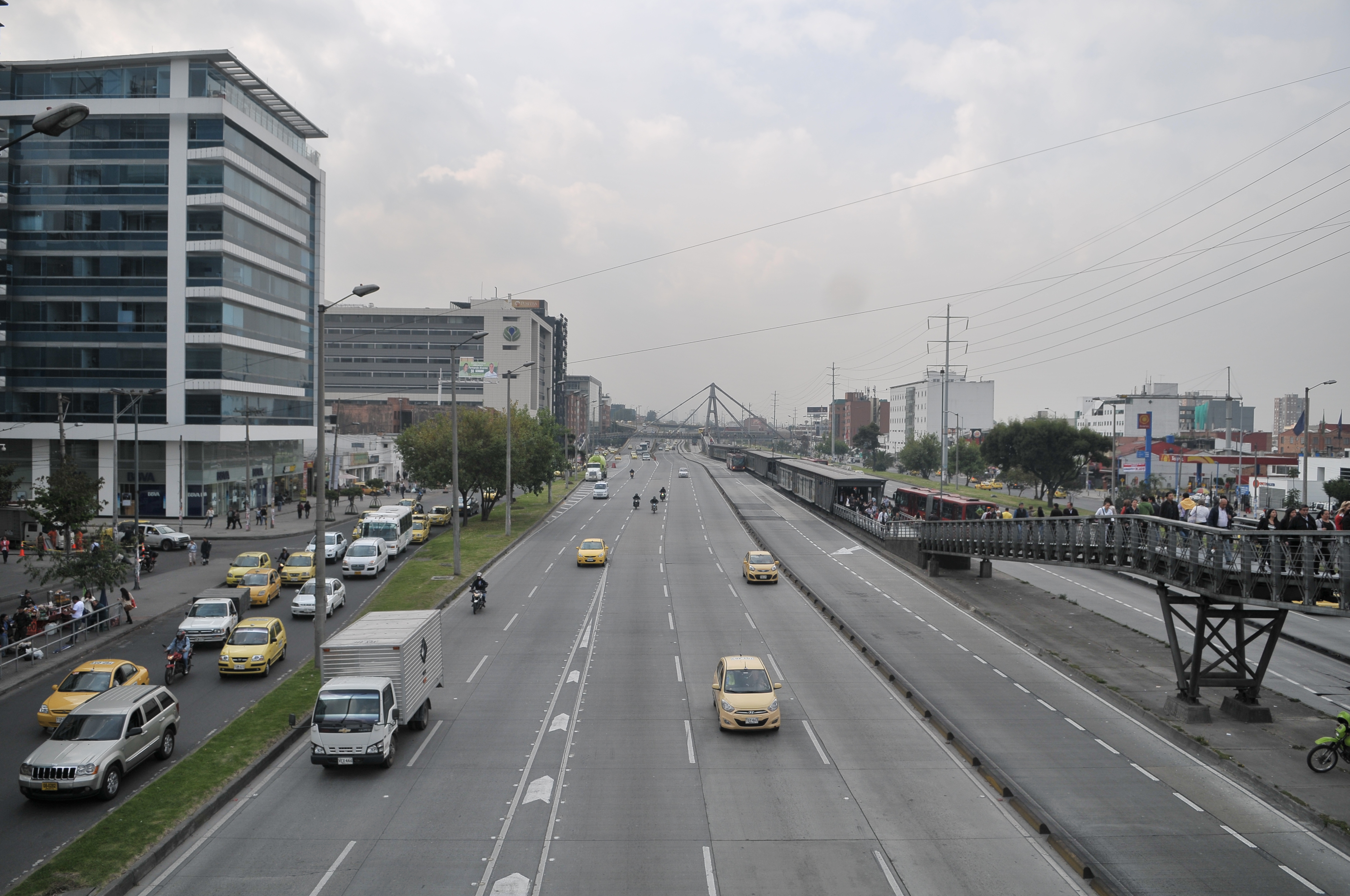 Varios aspectos de las calles de la capital durante el día sin carro