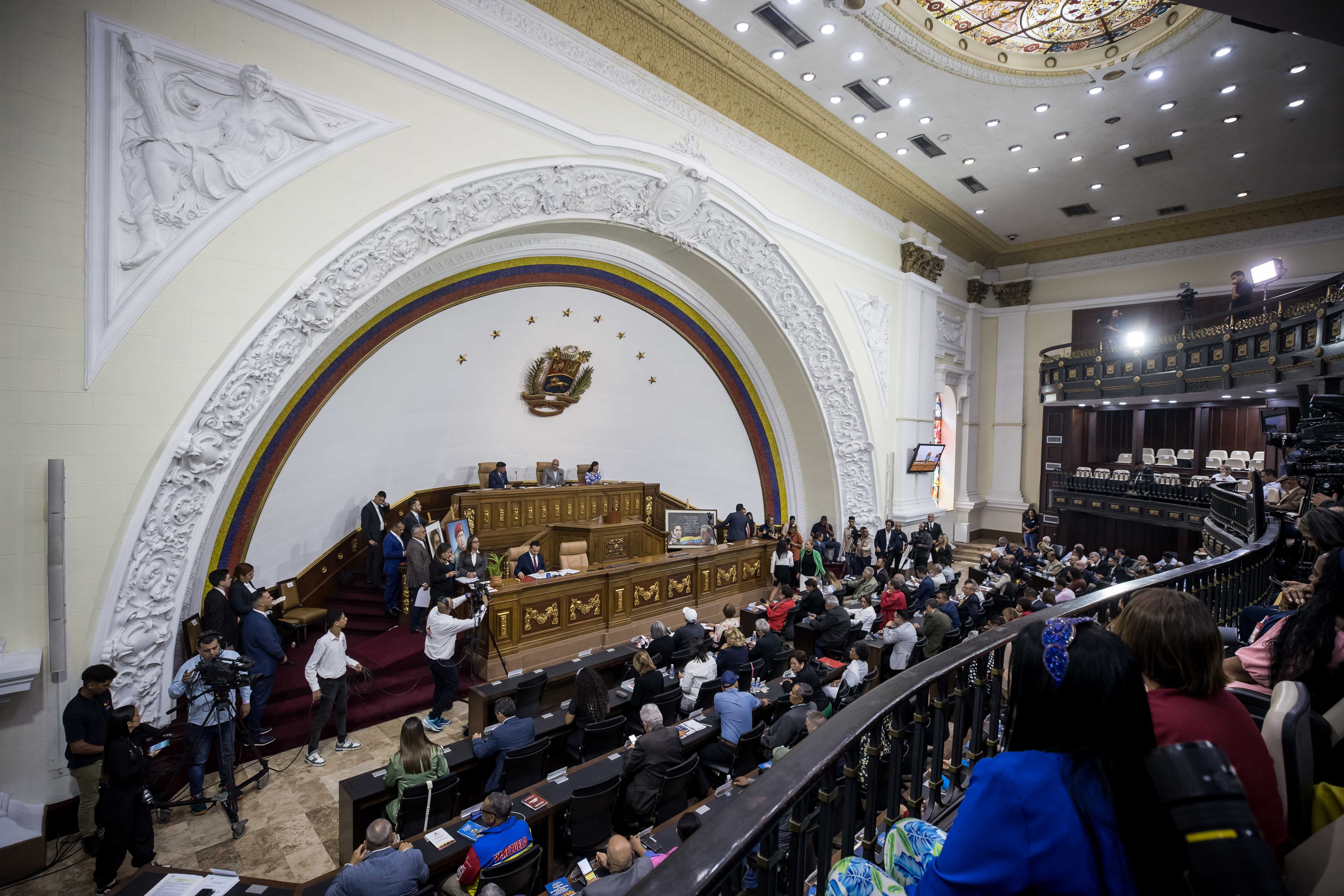 Asamblea de Venezuela presentó el proyecto para romper relaciones con España