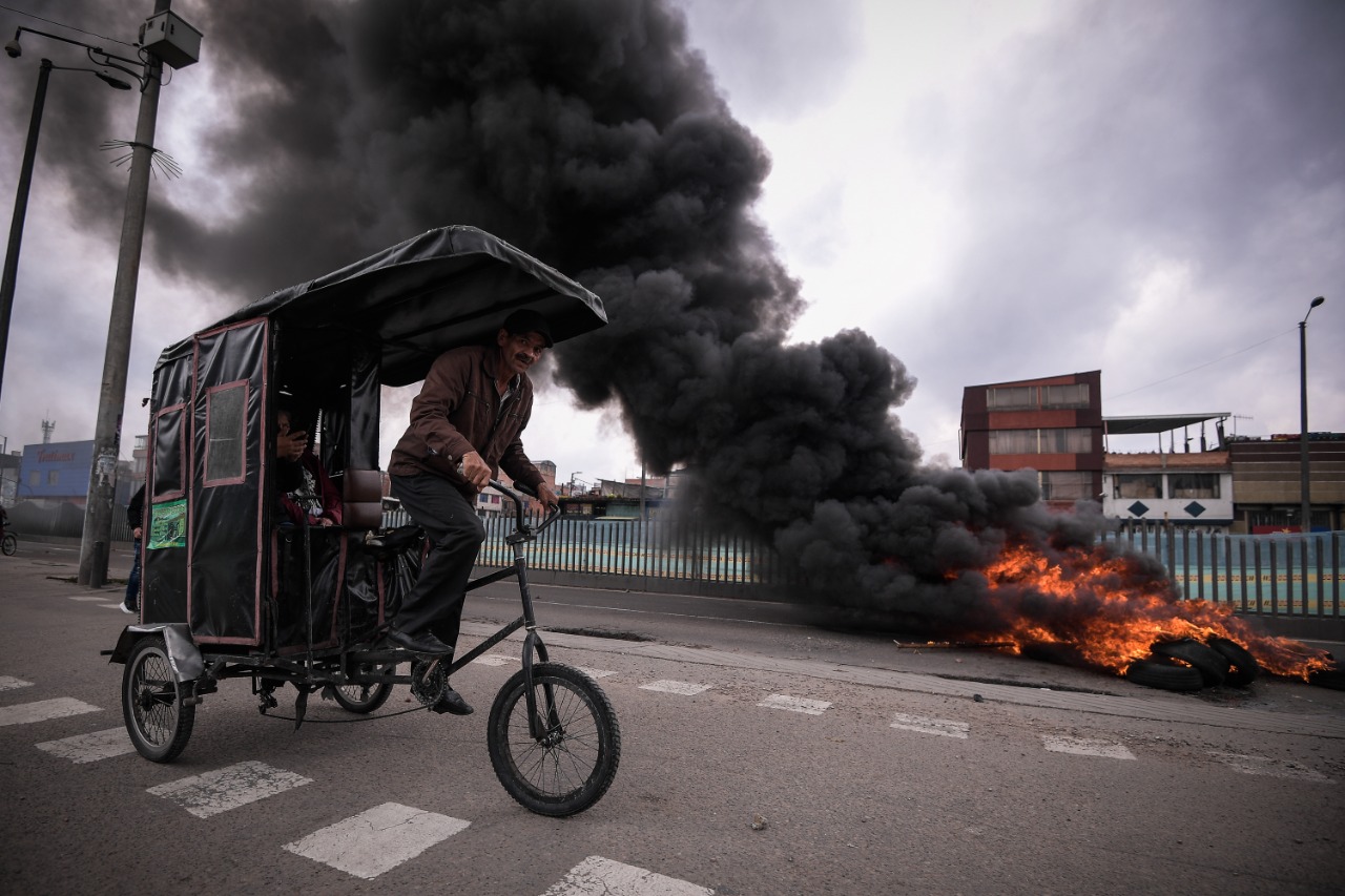 “No es el bicitaxismo, es contra el mototaxismo. No podemos tener un vehículo con motor, a toda velocidad, rodando por andenes y ciclorrutas, porque eso accidenta peatones, biciusuarios, personas mayores", dijo la alcaldesa.