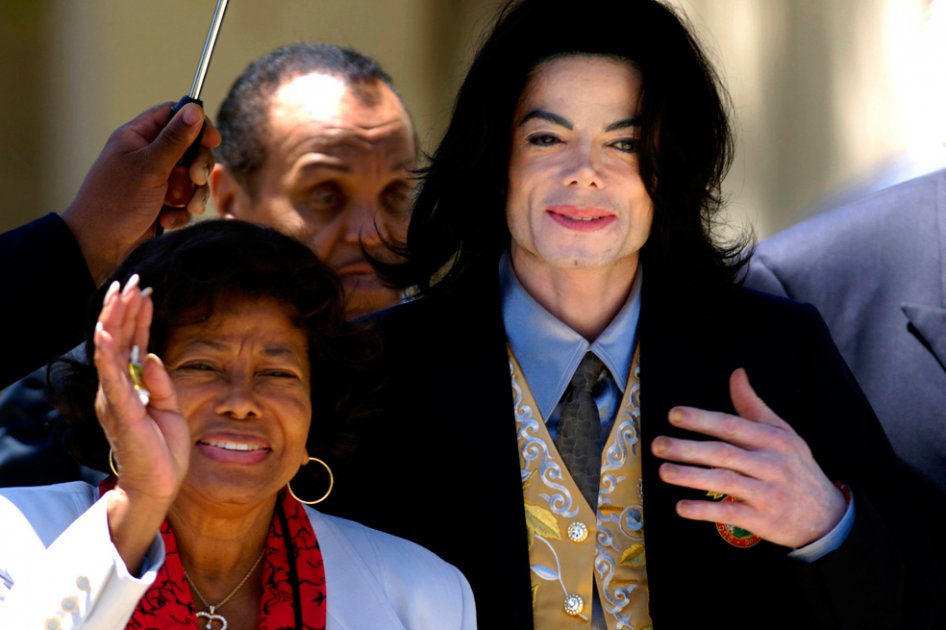 Katherine Jackson, la madre del autor de "Thriller", había demandado a AEG Live en su nombre y en el de los tres hijos del artista para pedir una compensación por considerar que la empresa debía haber estado pendiente del estado del Jackson, cuya muerte, además de un drama, causó un considerable perjuicio económico a la familia.