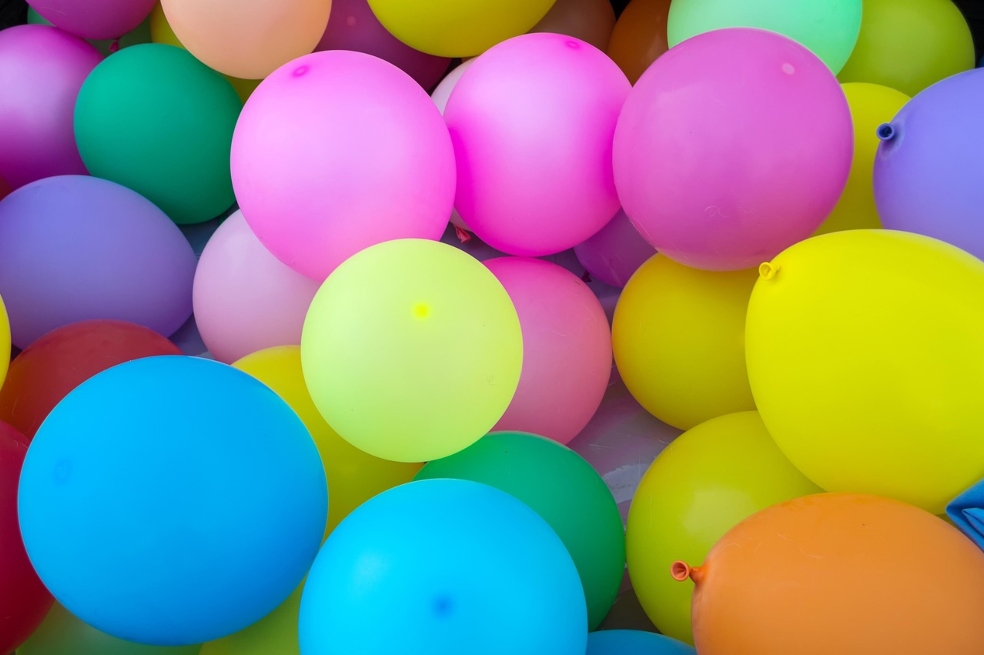 Aumenta la venta de hidrógeno artesanal para globos, una sustancia peligrosa para la salud
