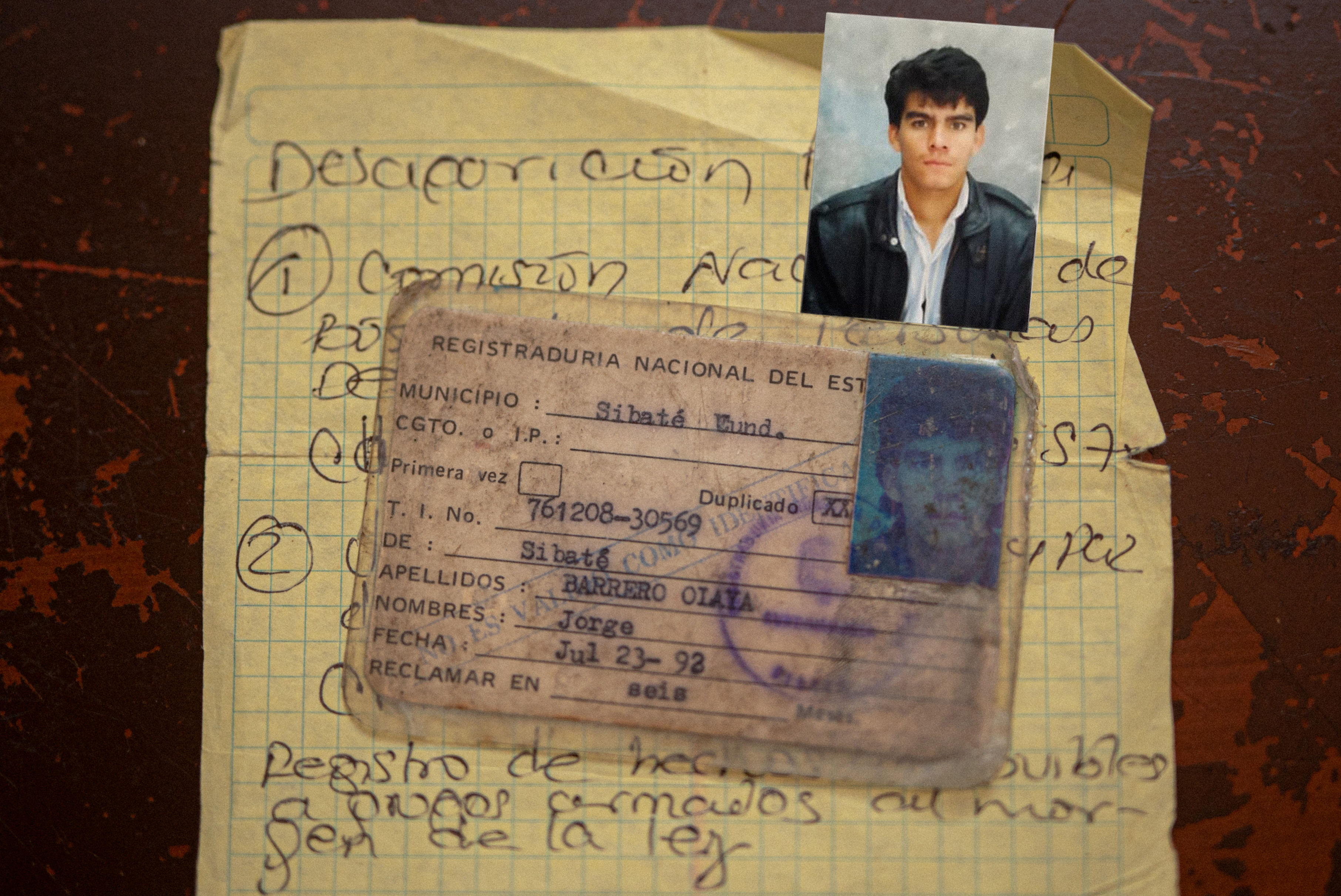 Todas las personas merecen ser buscadas: : tras el rastro de combatientes
