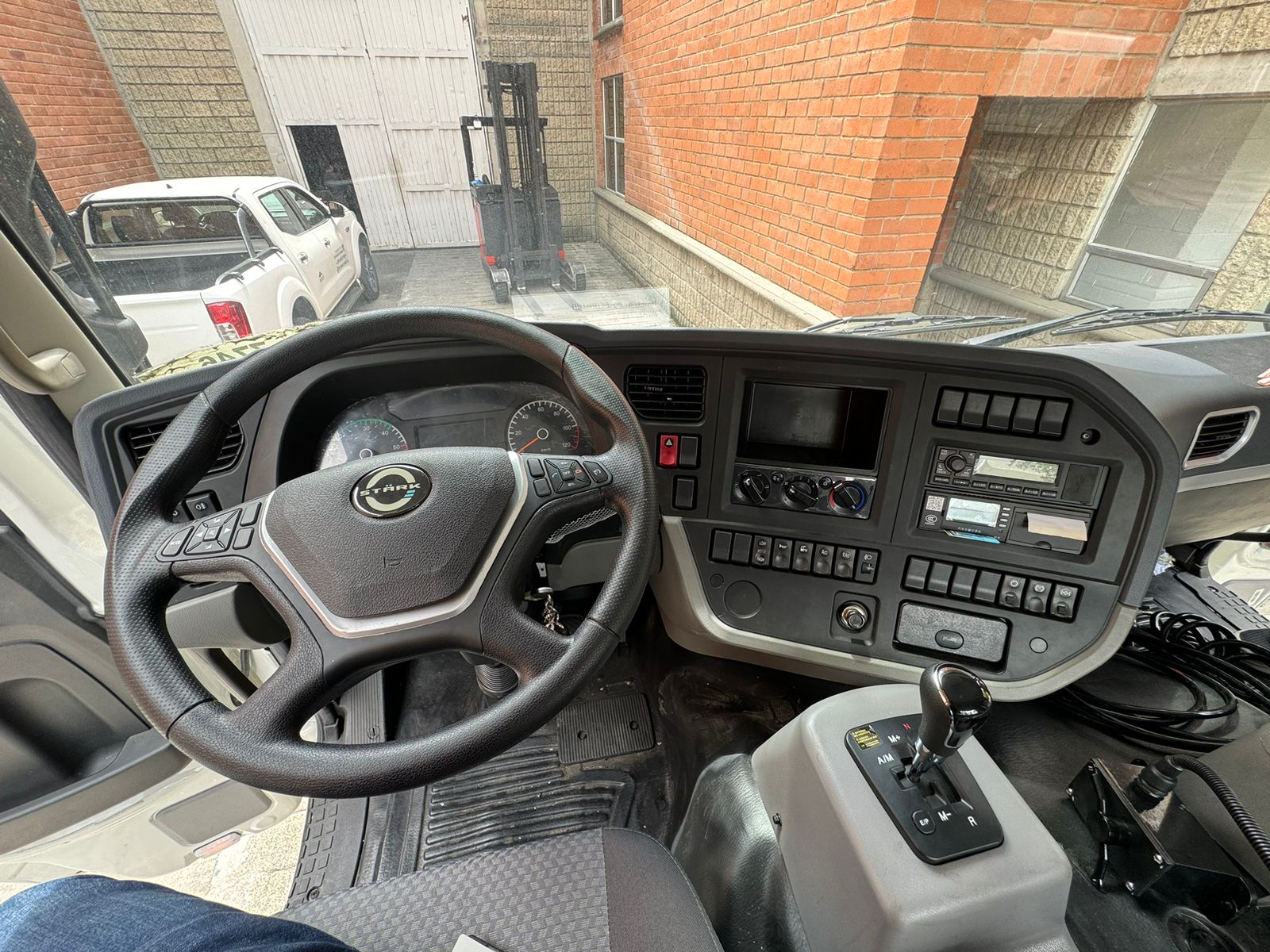 Tractomula 100% eléctrica de Auteco interior