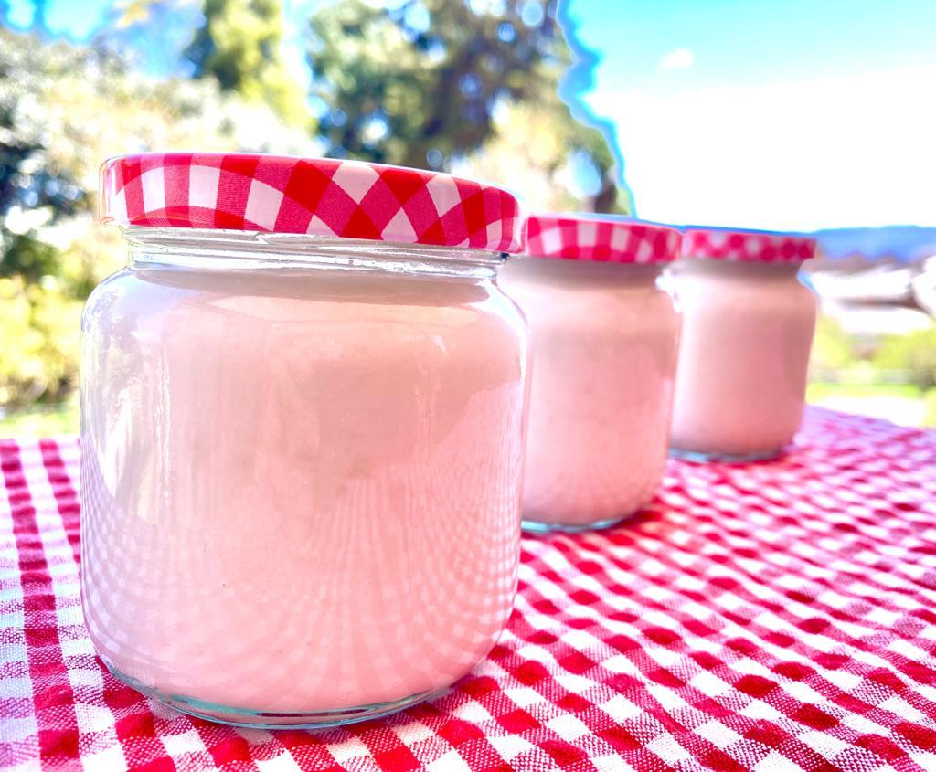 La leche condensada es un ingrediente que ayuda a generar la cremosidad de esta receta.