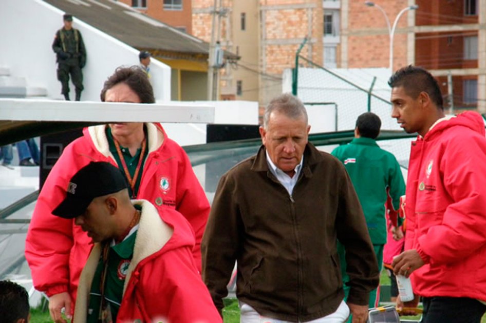 Tengo que levantar el ego de Patriotas: Eduardo Retat