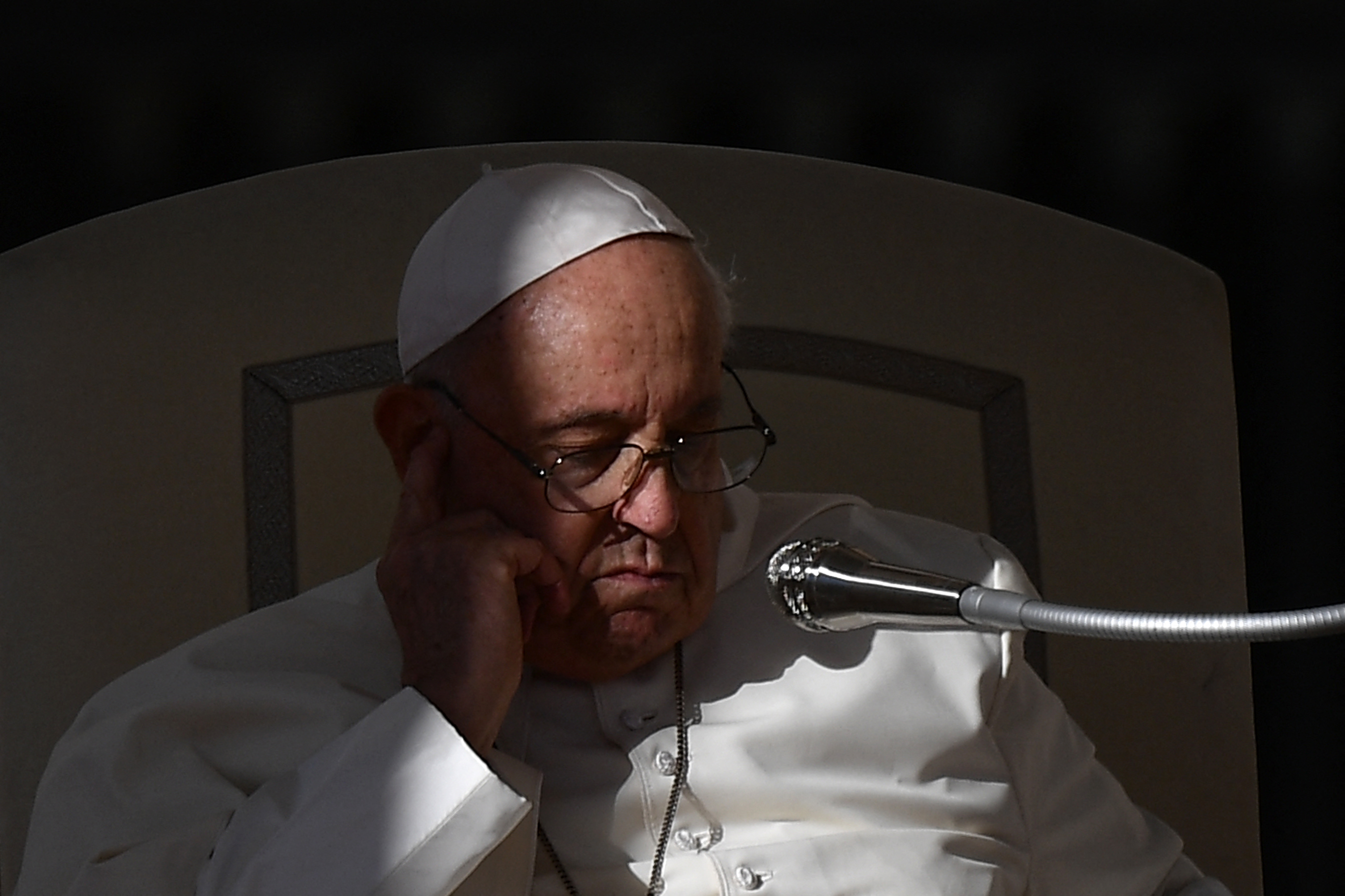El papa se reunió con familias de rehenes israelíes y de presos palestinos