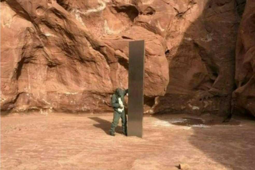 Misterioso “obelisco” descubierto en desierto de EEUU dispara teorías