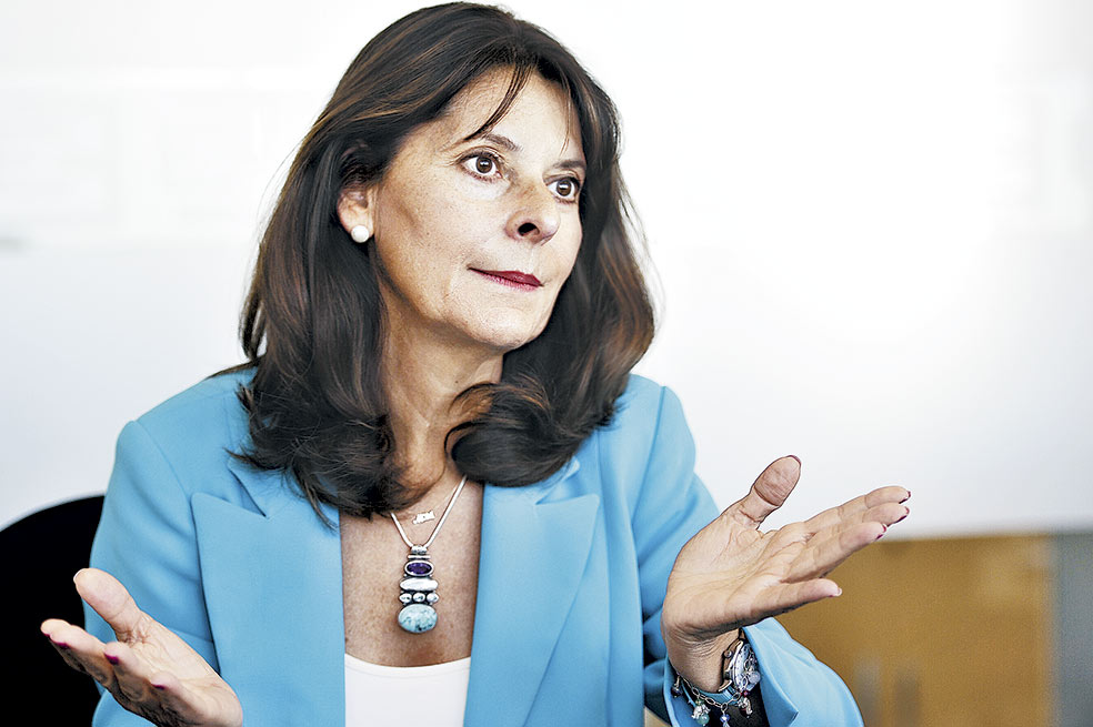 “Pelea Santos-Uribe le hace daño al país”