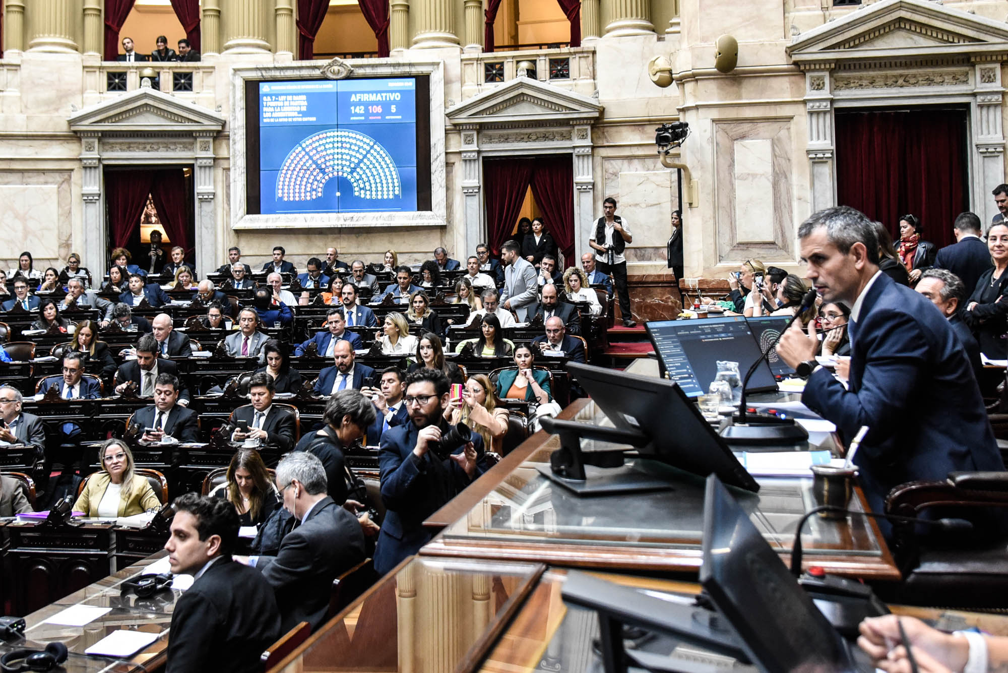 Primera victoria de Milei en el Congreso con su reforma económica en Argentina