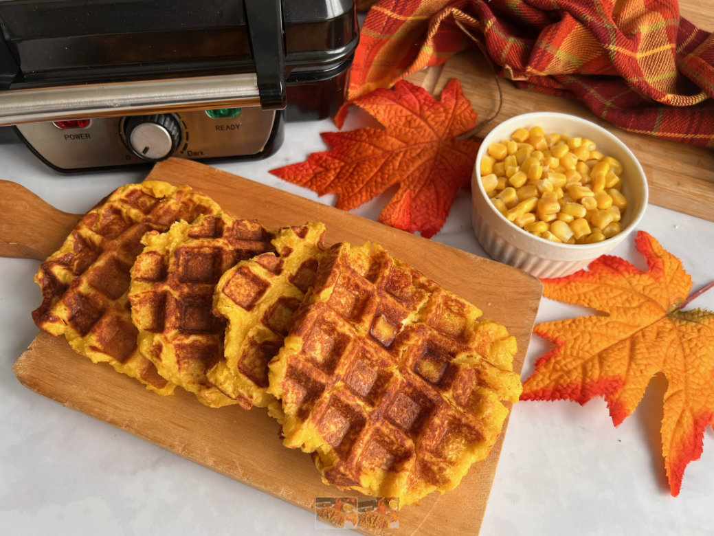 “Waffles” de maíz dulce rellenos de queso