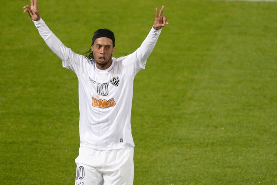 Ronaldinho renovó contrato con Atlético Mineiro