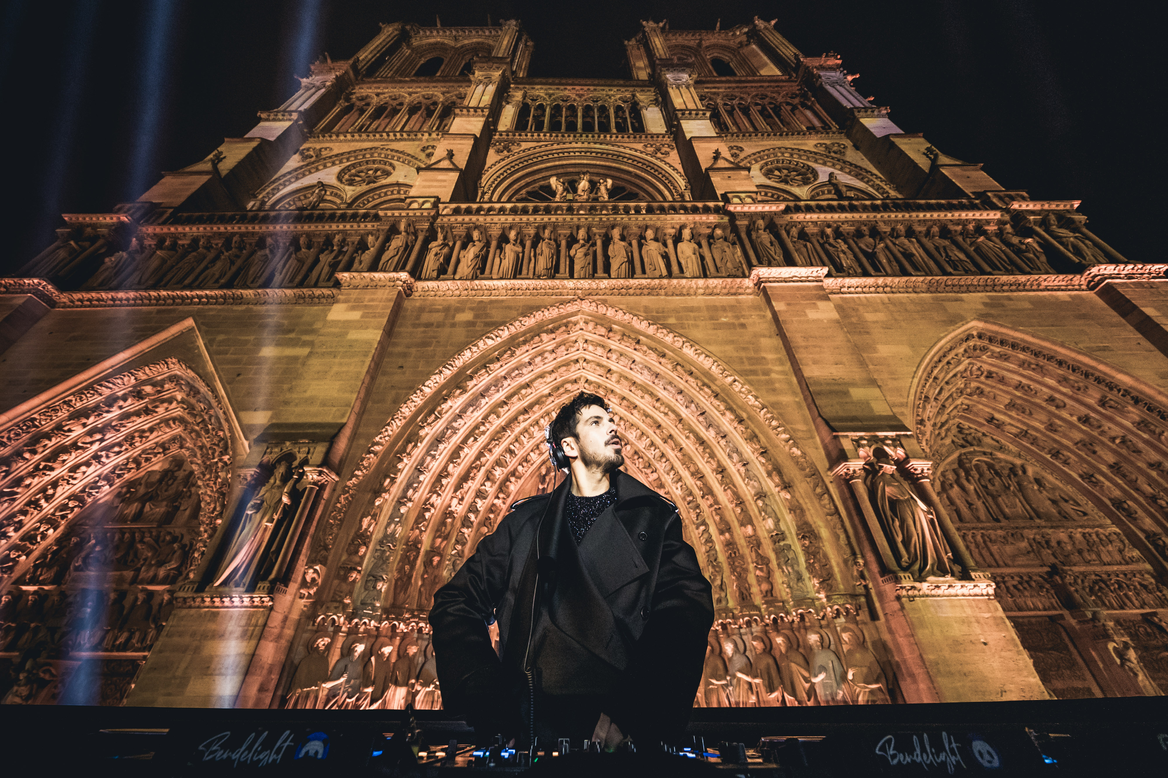 De las cenizas a la luz: el espectáculo de electrónica que se tomará Notre-Dame