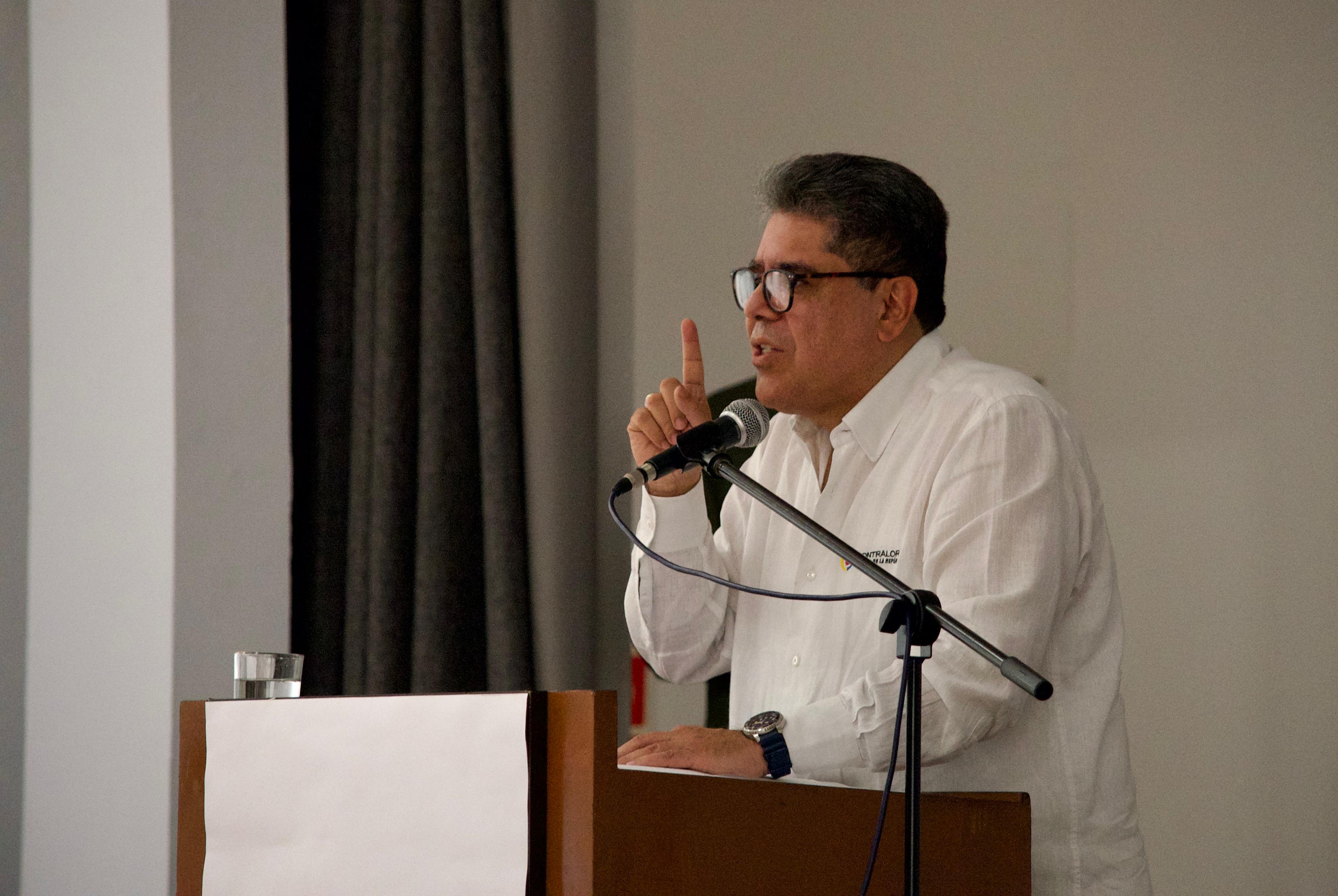 Contraloría advirtió sobre los impactos económicos del pleito por el Muelle 13