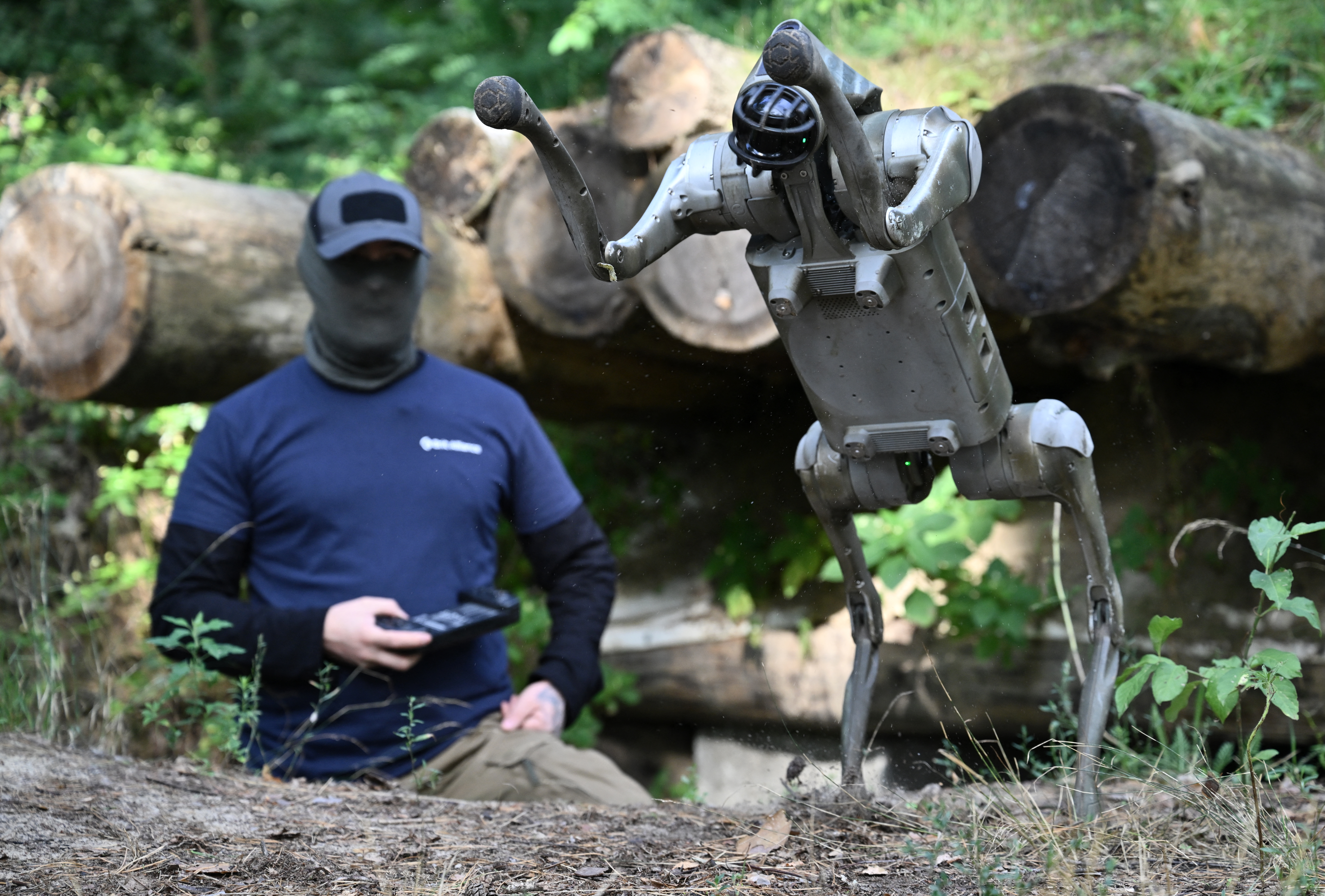 Así funciona el perro robot que trabaja en operaciones militares en Ucrania