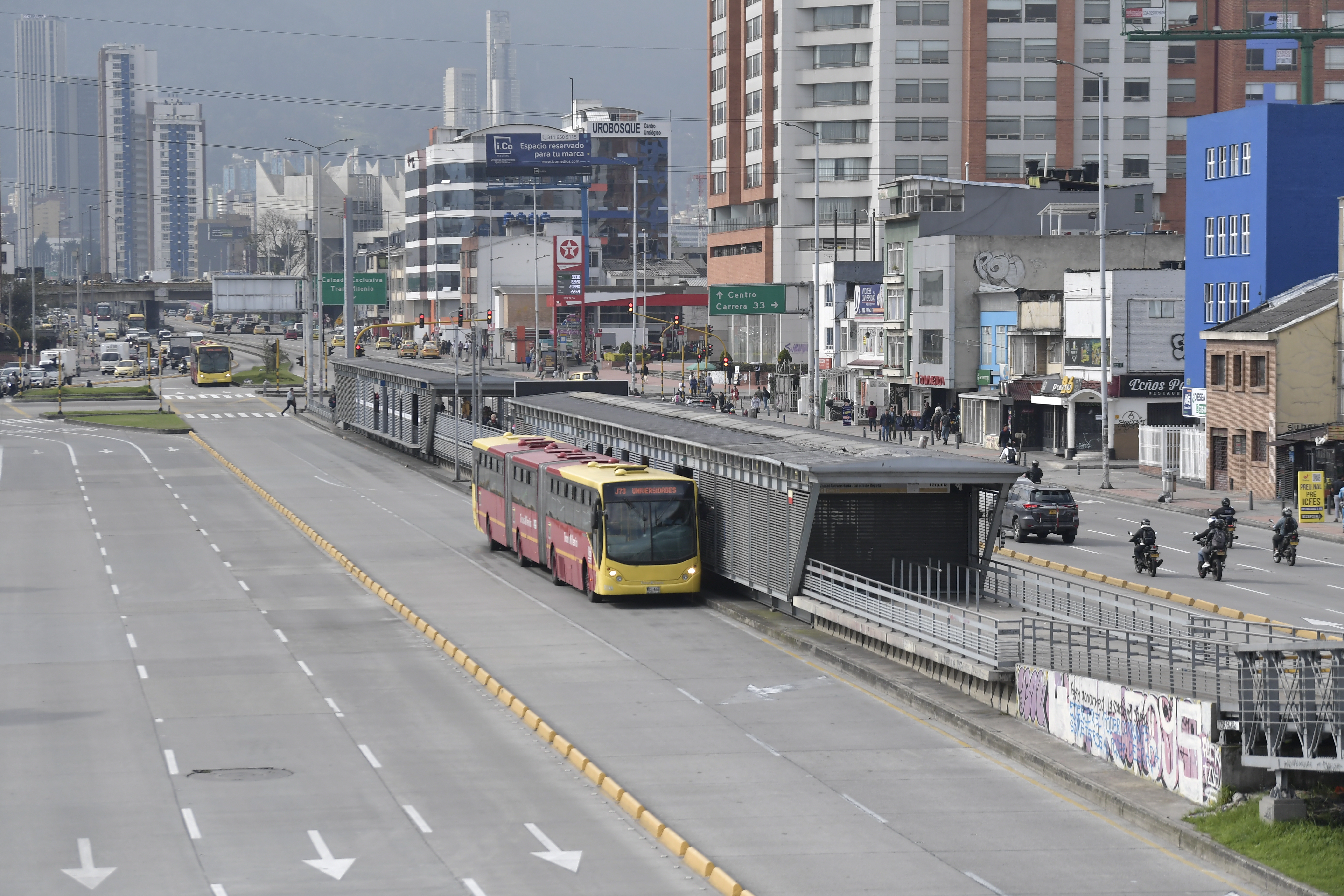 Estación de Transmilenio ubicada en inmediaciones a la Universidad Nacional luego de ser afectada por encapuchados